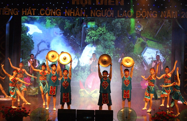 Lâm Đồng đoạt huy chương Bạc tại Hội diễn “Tiếng hát công nhân, NLĐ” toàn quốc Lâm Đồng đoạt huy chương Bạc tại Hội diễn “Tiếng hát công nhân, NLĐ” toàn quốc