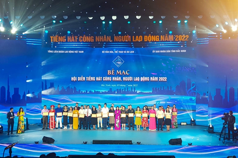 Lâm Đồng đoạt huy chương Bạc tại Hội diễn “Tiếng hát công nhân, NLĐ” toàn quốc Lâm Đồng đoạt huy chương Bạc tại Hội diễn “Tiếng hát công nhân, NLĐ” toàn quốc