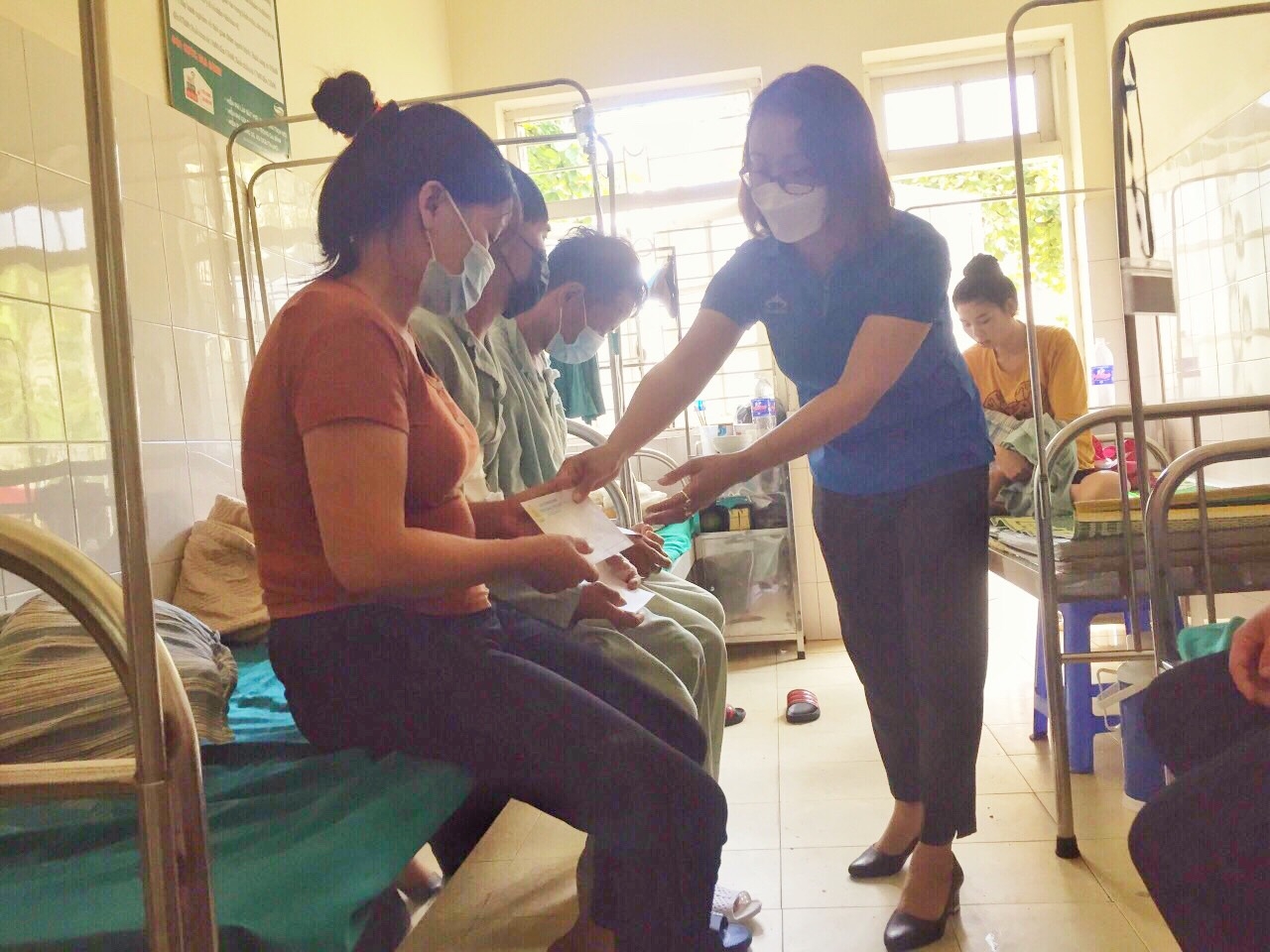 Điện Biên: Công đoàn hỗ trợ gia đình công nhân bị lũ cuốn tử vong
