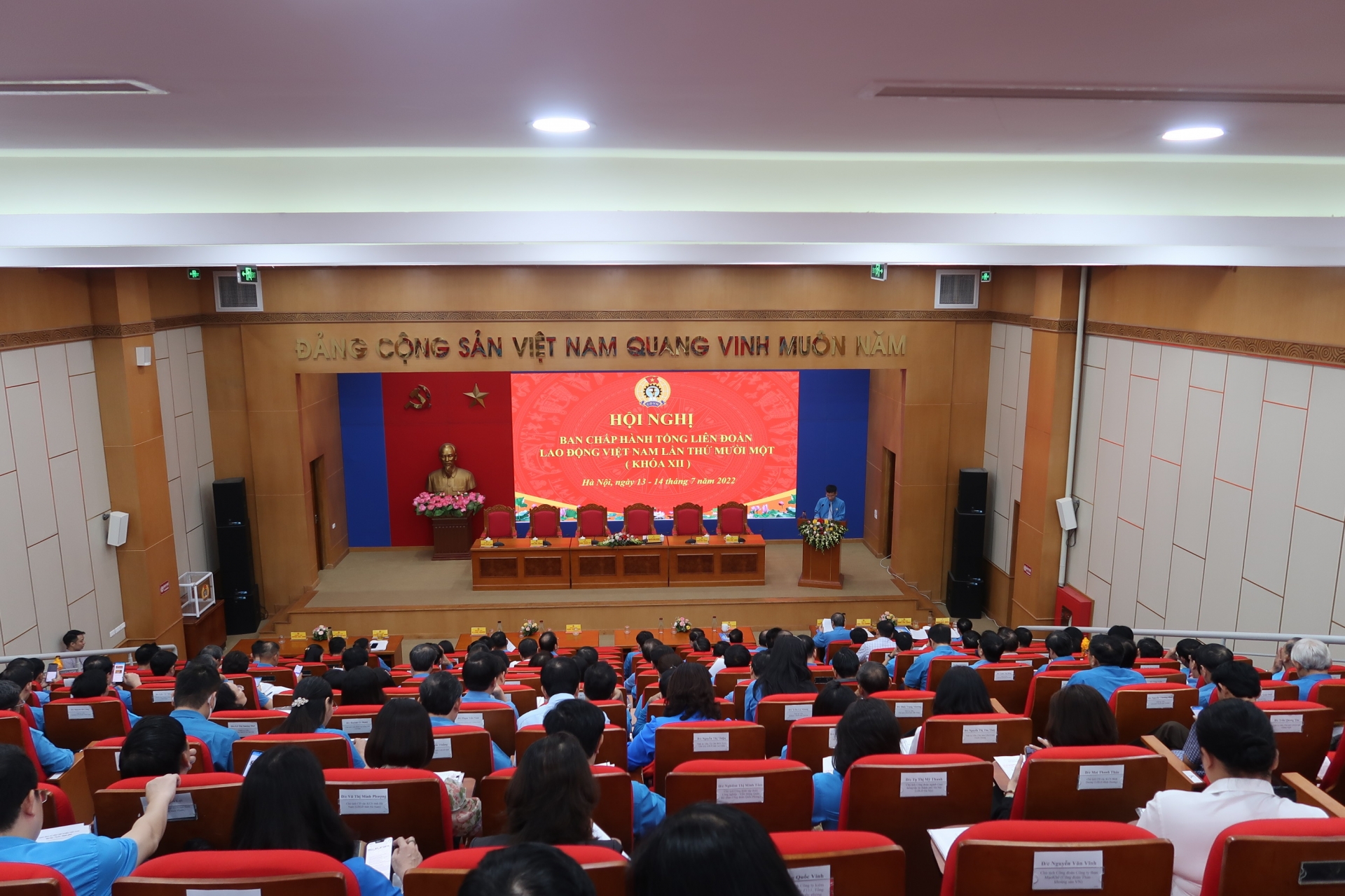 Cán bộ công đoàn phải khóa facebook, đổi số điện thoại vì công nhân vướng tín dụng đen