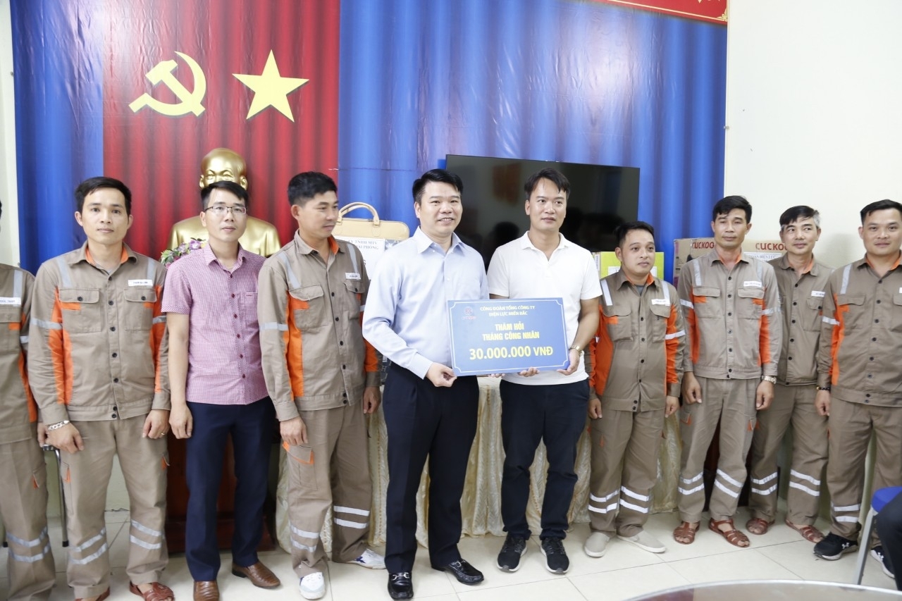 Yêu cầu người lao động hỏi, trả lời 3 câu hỏi an toàn trước khi vào làm việc