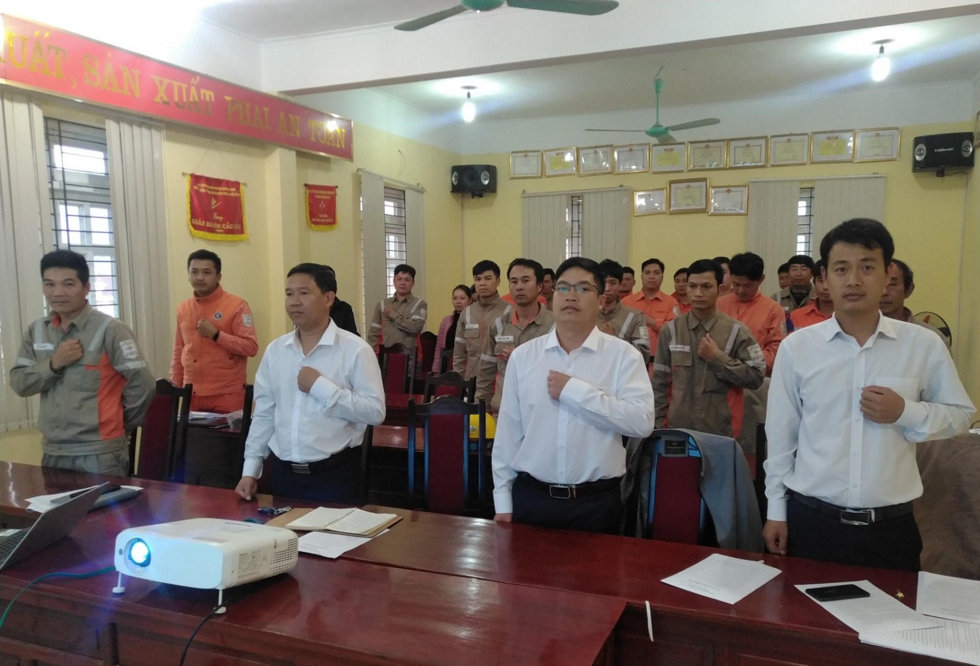 Yêu cầu NLĐ tự hỏi, trả lời 3 câu hỏi an toàn trước khi vào làm việc