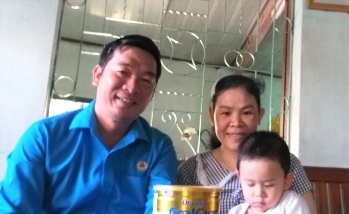 Khánh Hòa: Trao 1.000 lon sữa Nutifood cho đoàn viên có con nhỏ, hoàn cảnh khó khăn