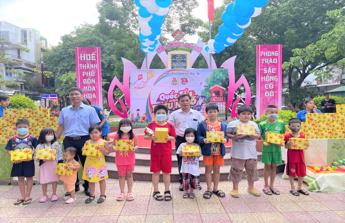 Công đoàn TP Huế chung tay chăm sóc, giáo dục và bảo vệ trẻ em Công đoàn TP Huế chung tay chăm sóc, giáo dục và bảo vệ trẻ em