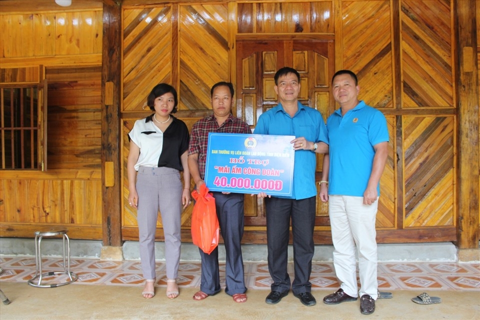 Công nhân Việt Nam khẳng định tinh thần “Tiên phong, sáng tạo, trách nhiệm, an toàn, thích ứng” Công nhân Việt Nam khẳng định “Tiên phong, sáng tạo, trách nhiệm, an toàn, thích ứng”