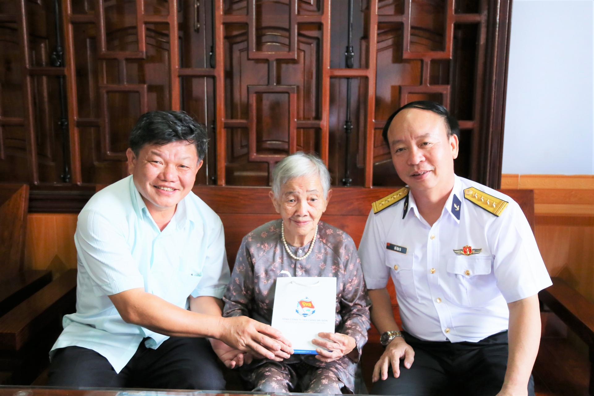 NLĐ Tân Cảng Sài Gòn ghi nhớ công lao của các anh hùng liệt sĩ