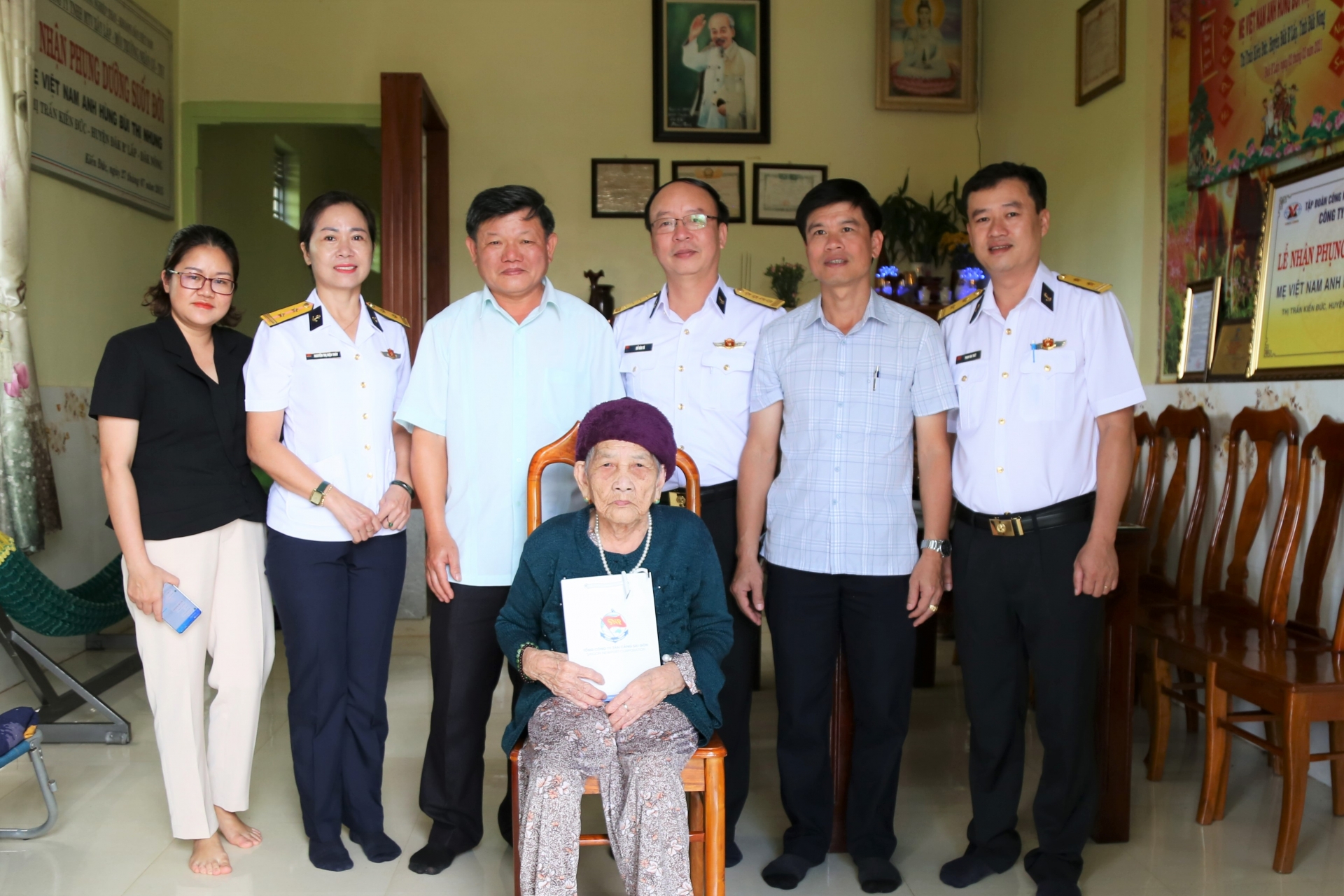 NLĐ Tân Cảng Sài Gòn ghi nhớ công lao của các anh hùng liệt sĩ