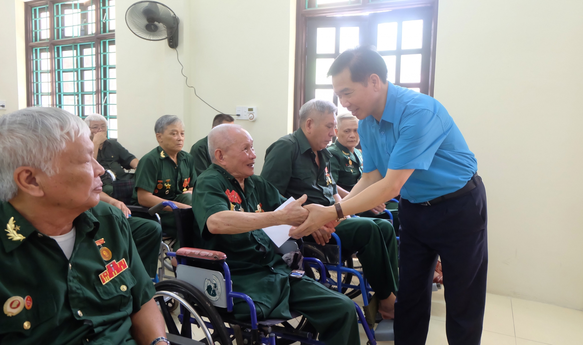 Lãnh đạo LĐLĐ TP Hà Nội thăm Trung tâm Điều dưỡng thương binh Duy Tiên