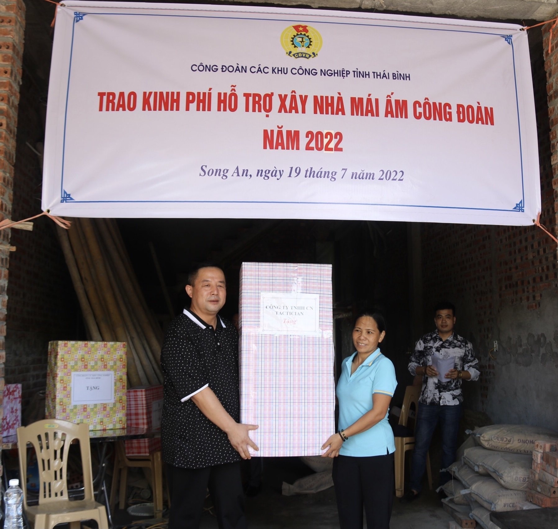 LĐLĐ Thái Bình hỗ trợ xây nhà “Mái ấm Công đoàn” cho đoàn viên khó khăn