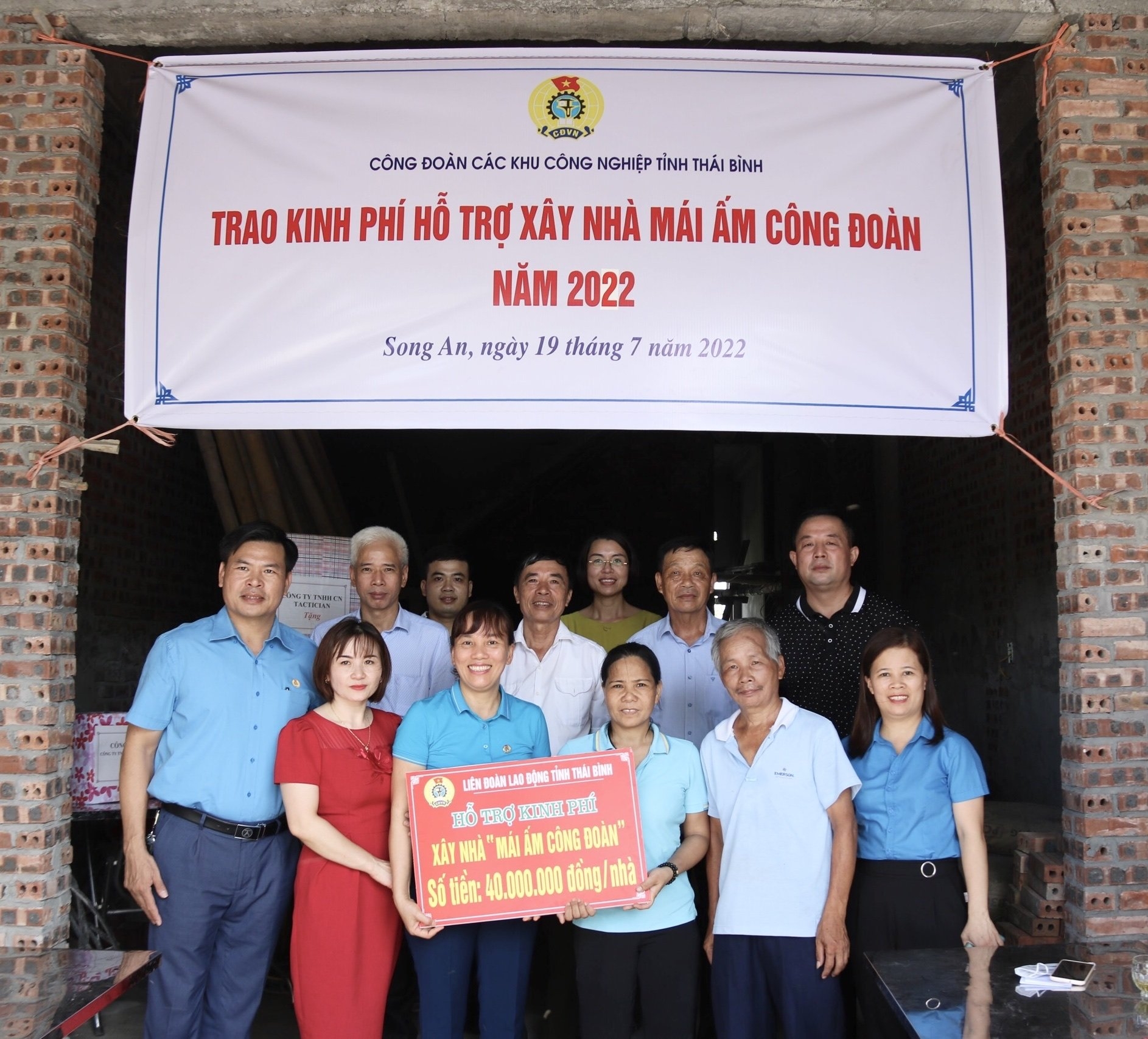 LĐLĐ Thái Bình hỗ trợ xây nhà “Mái ấm Công đoàn” cho đoàn viên khó khăn
