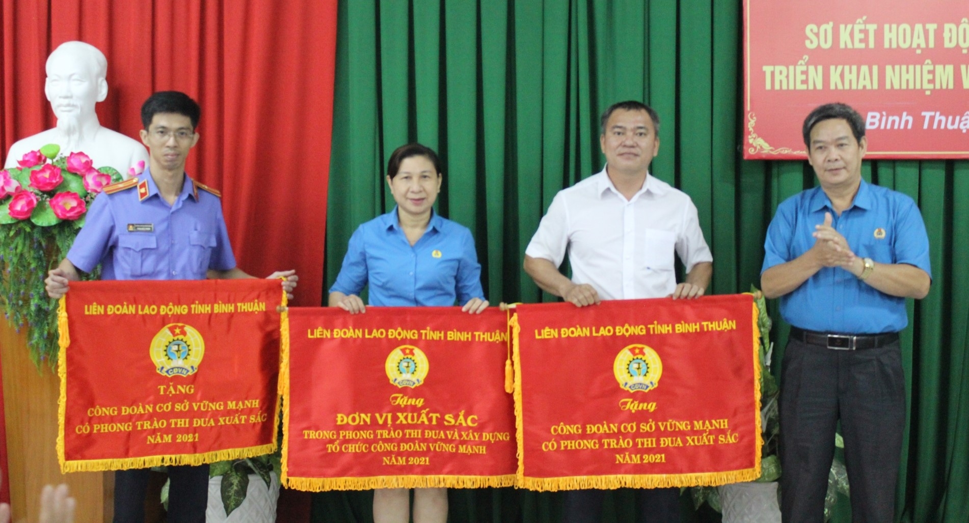 LĐLĐ tỉnh Bình Thuận khen thưởng nhiều tập thể, cá nhân có thành tích xuất sắc