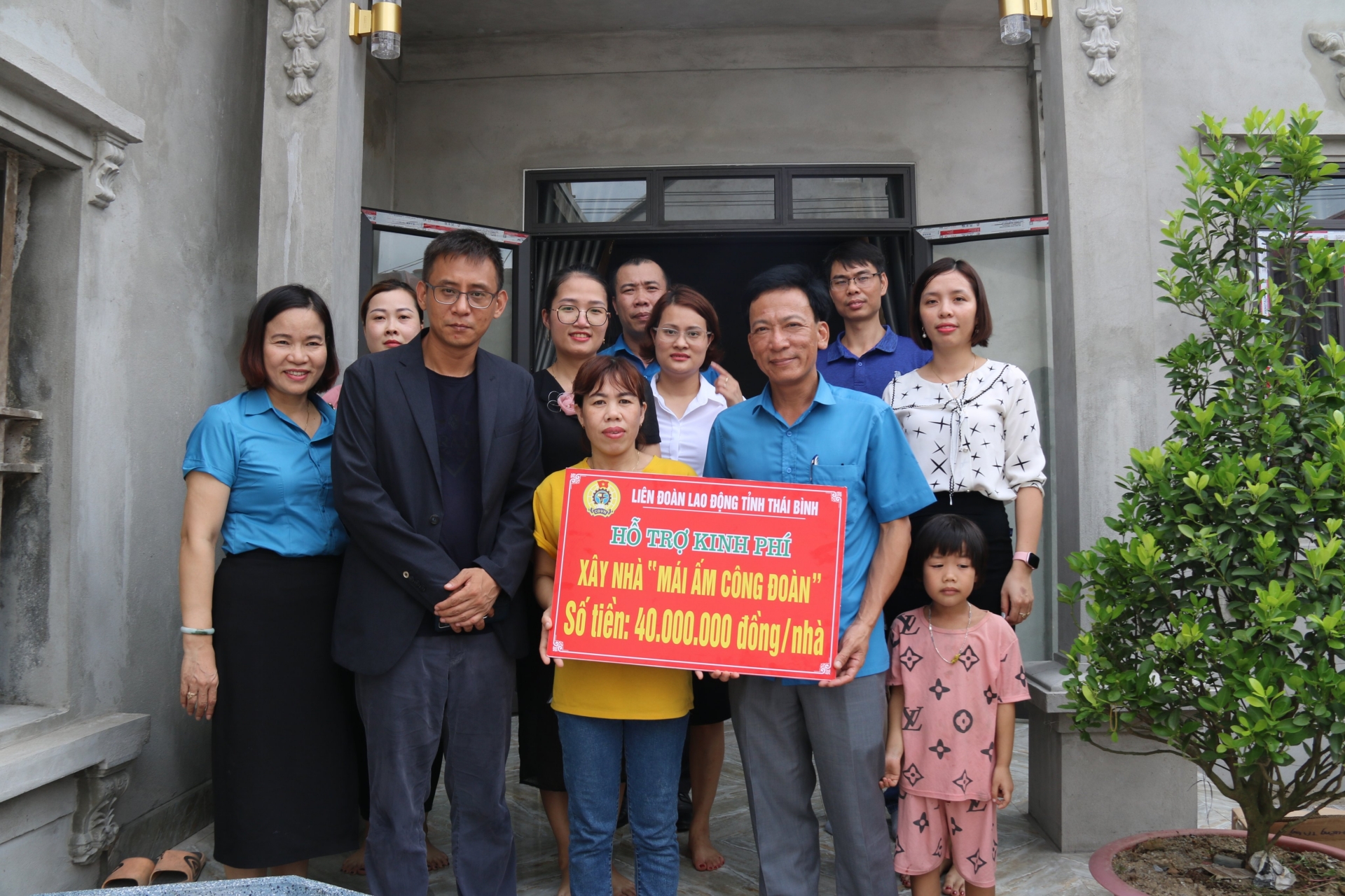 Niềm vui từ những “Mái ấm công đoàn” Niềm vui từ những “Mái ấm công đoàn”