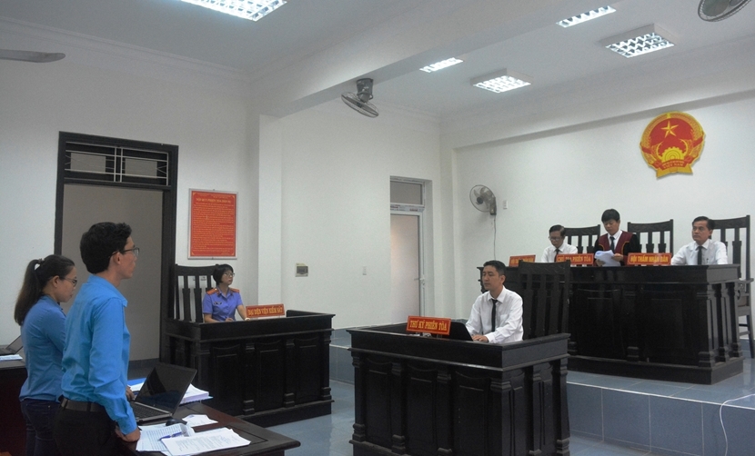 3. Cán bộ Công đoàn thành phố tham gia tố tụng tại tòa. Ảnh: N.Y 3. Cán bộ Công đoàn thành phố tham gia tố tụng tại tòa. Ảnh: N.Y