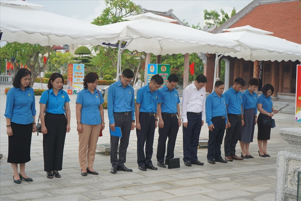 Tổng LĐLĐ Việt Nam dâng hương tưởng niệm lãnh tụ Nguyễn Đức Cảnh