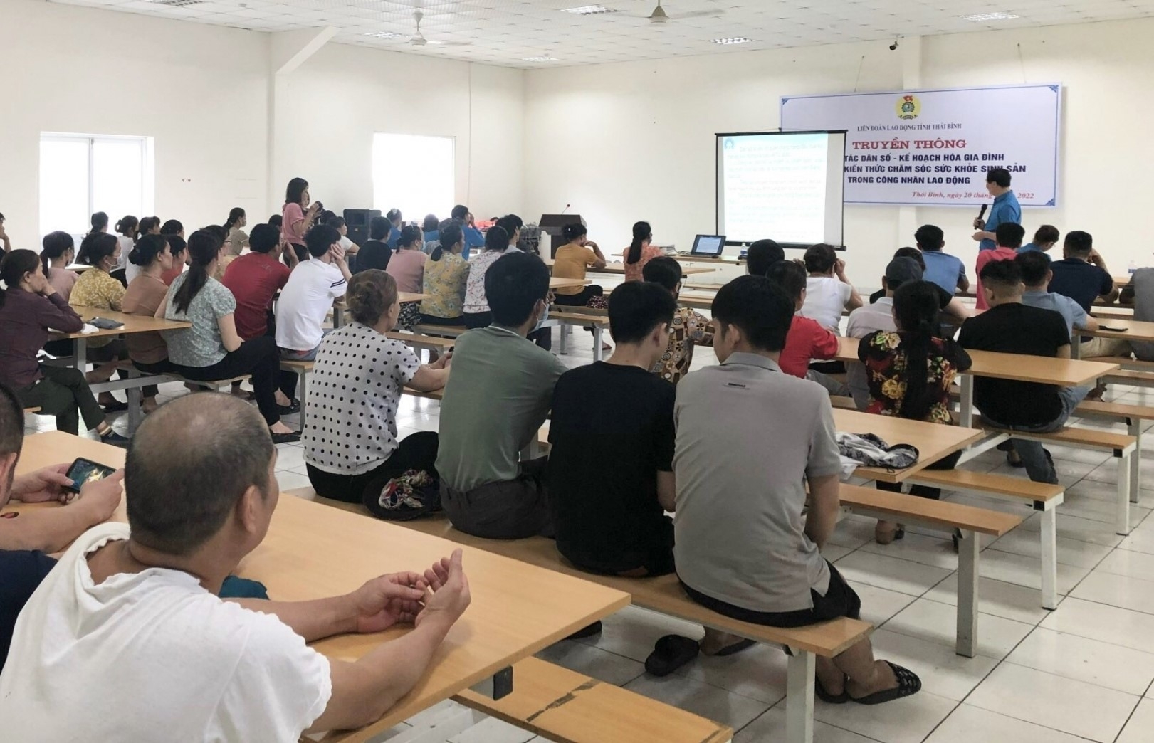 Truyền thông công tác dân số, kế hoạch hóa gia đình cho công nhân Truyền thông công tác dân số, kế hoạch hóa gia đình cho công nhân