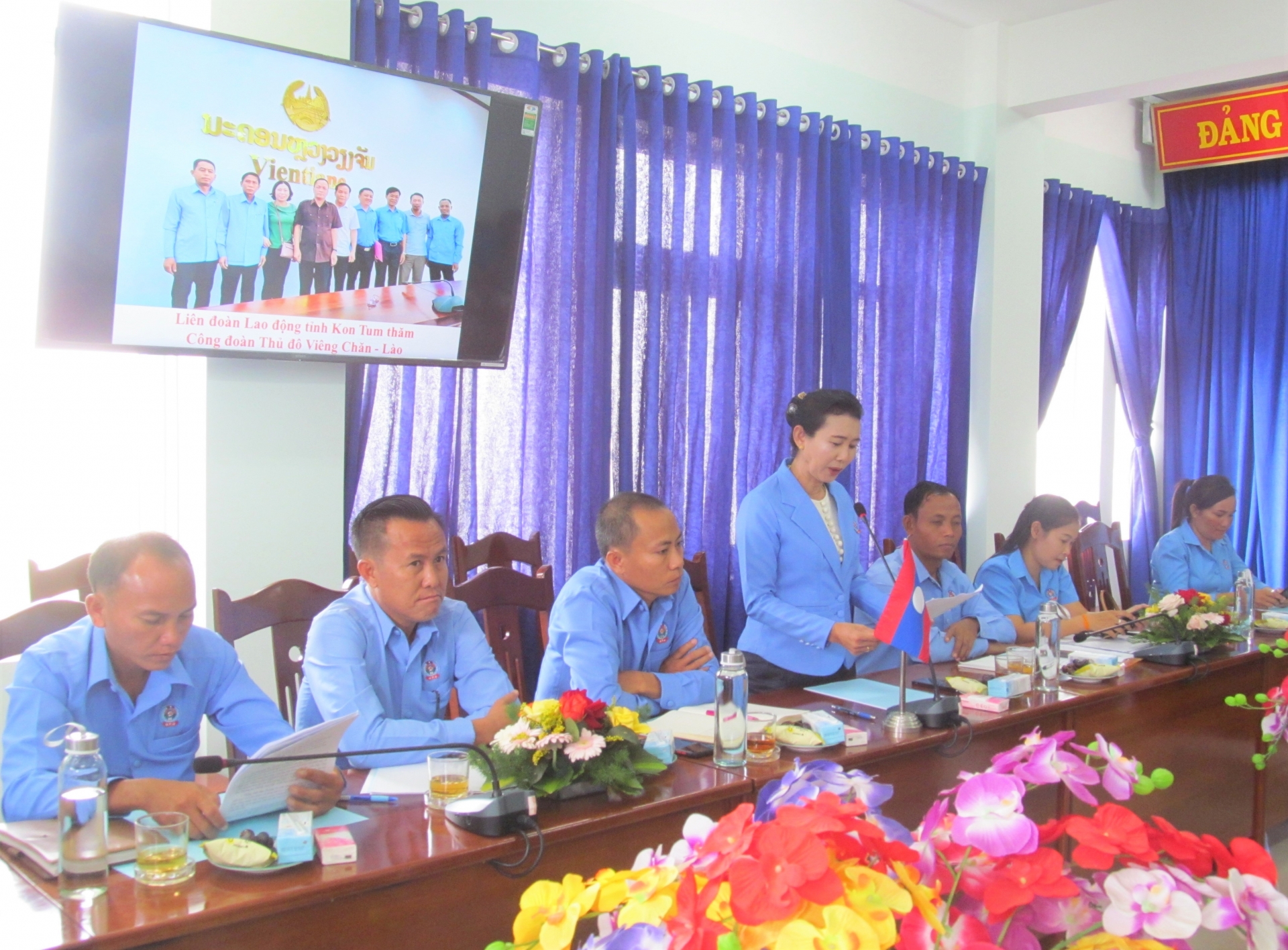 Tiếp tục vun đắp tình hữu nghị Công đoàn 2 tỉnh Kon Tum - Attapeu (Lào) Tiếp tục vun đắp tình hữu nghị Công đoàn 2 tỉnh Kon Tum - Attapeu (Lào)