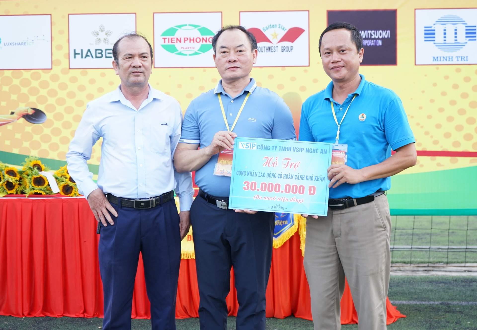 Khai mạc giải bóng đá Khu kinh tế Đông Nam Nghệ An