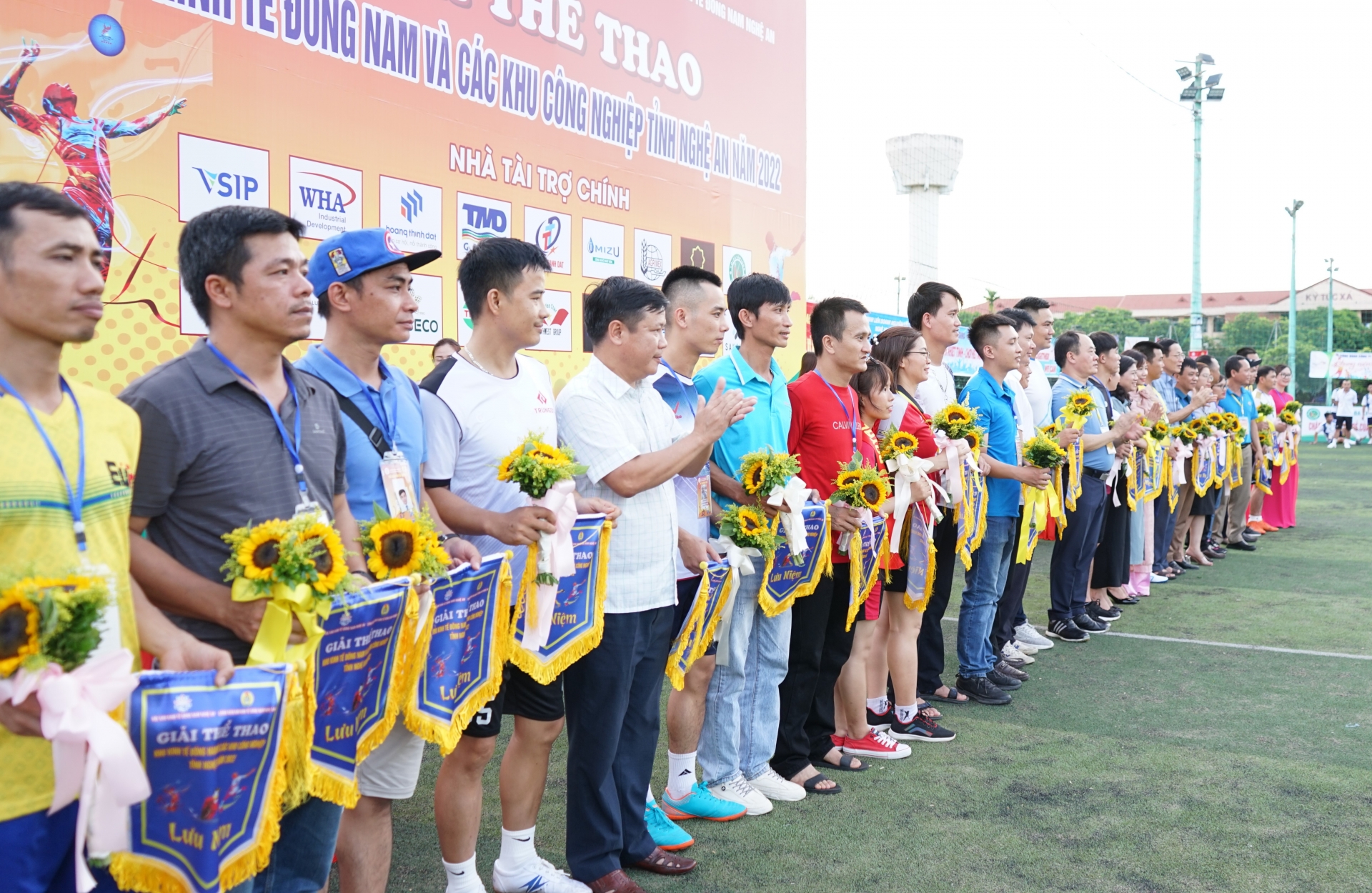 Khai mạc giải bóng đá Khu kinh tế Đông Nam Nghệ An