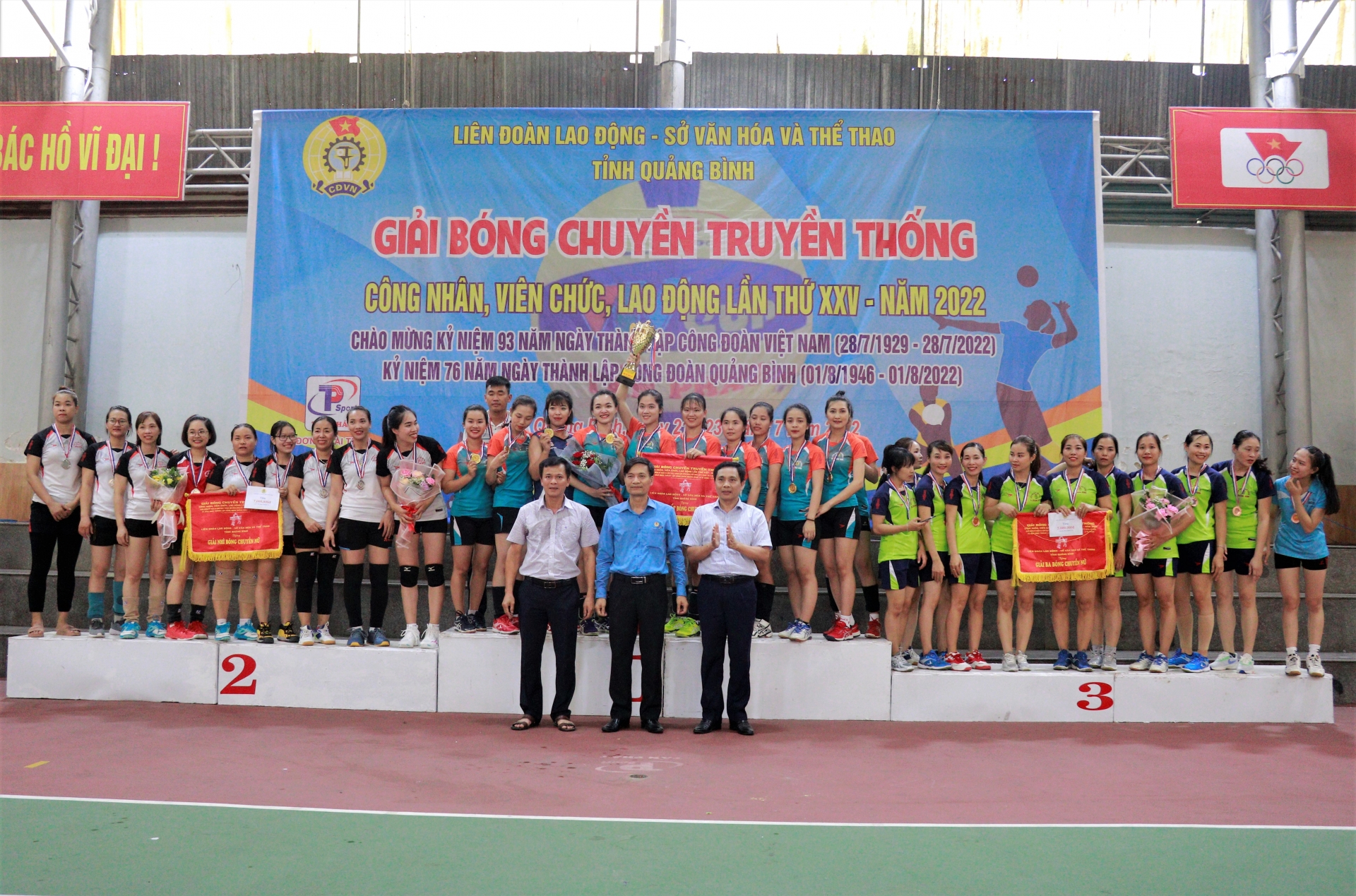 Quảng Bình: Sôi nổi giải bóng chuyền truyền thống CNVCLĐ Quảng Bình: Sôi nổi giải bóng chuyền truyền thống CNVCLĐ