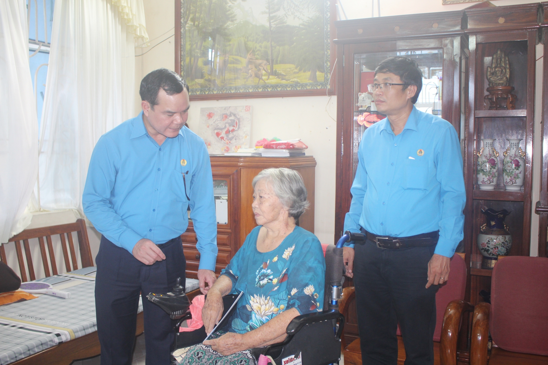 Tổng LĐLĐ Việt Nam tri ân, tặng quà thân nhân liệt sĩ Gạc Ma Tổng LĐLĐ Việt Nam tri ân, tặng quà thân nhân liệt sĩ Gạc Ma