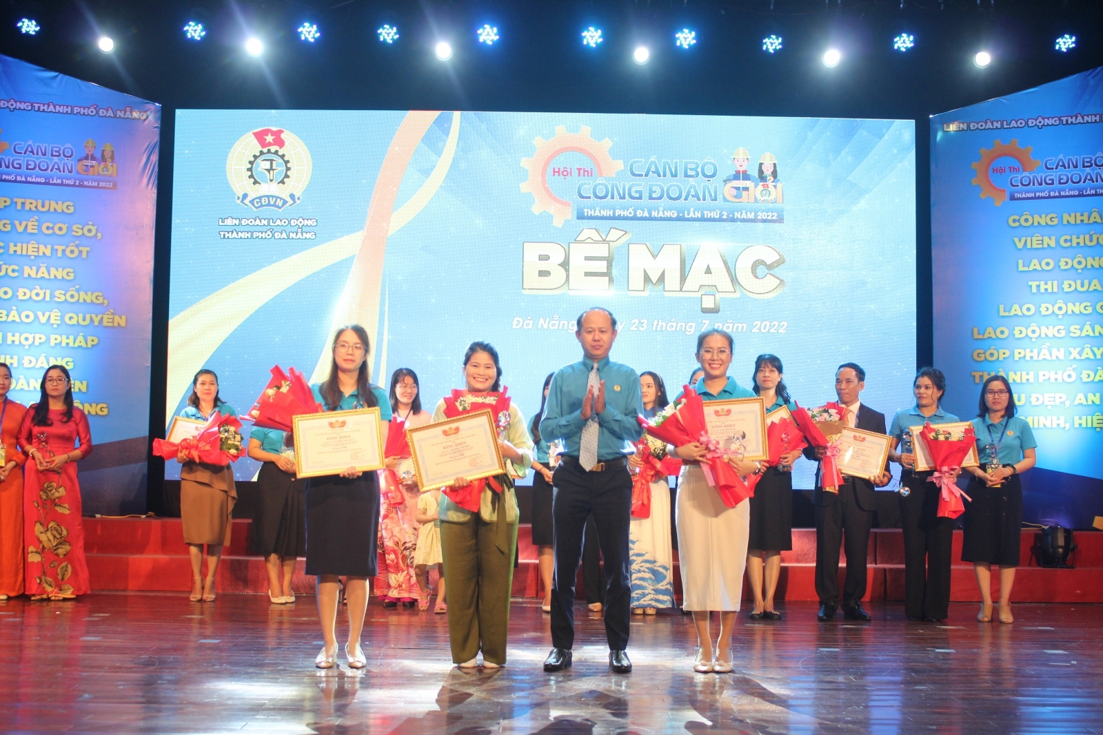 Hội thi “Cán bộ Công đoàn giỏi” đã tạo sức hút và lan tỏa sâu rộng Hội thi “Cán bộ Công đoàn giỏi” đã tạo sức hút và lan tỏa sâu rộng