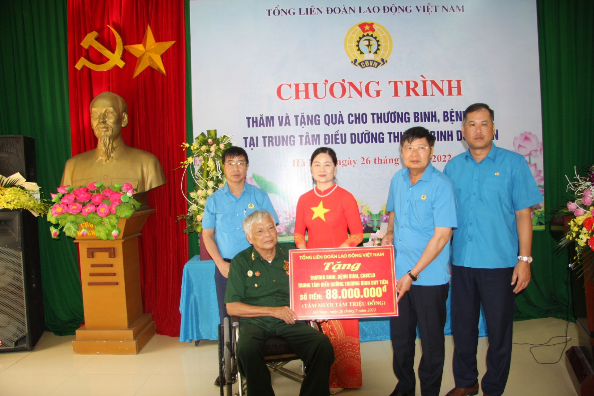 Tổng LĐLĐ Việt Nam thăm, tặng quà thương binh, bệnh binh ở Hà Nam Tổng LĐLĐ Việt Nam thăm, tặng quà thương binh, bệnh binh ở Hà Nam