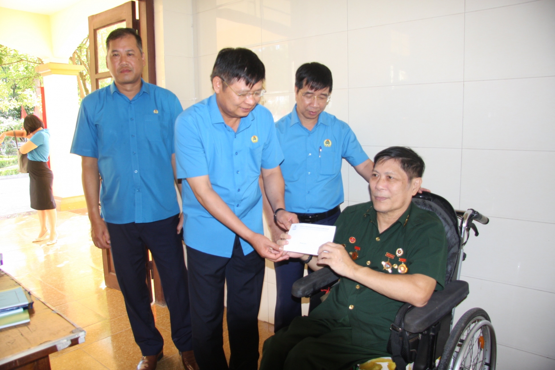 Tổng LĐLĐ Việt Nam thăm, tặng quà thương binh, bệnh binh ở Hà Nam Tổng LĐLĐ Việt Nam thăm, tặng quà thương binh, bệnh binh ở Hà Nam