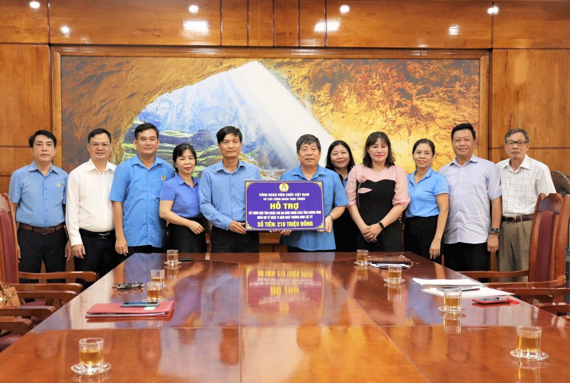 LĐLĐ tỉnh Quảng Bình trao hỗ trợ xây 2 nhà tình nghĩa cho gia đình chính sách