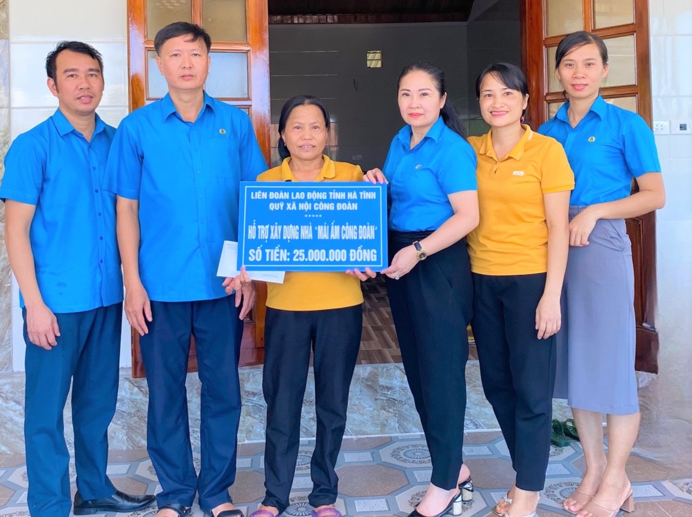 LĐLĐ tỉnh Hà Tĩnh trao hỗ trợ 5 nhà “Mái ấm Công đoàn” cho đoàn viên