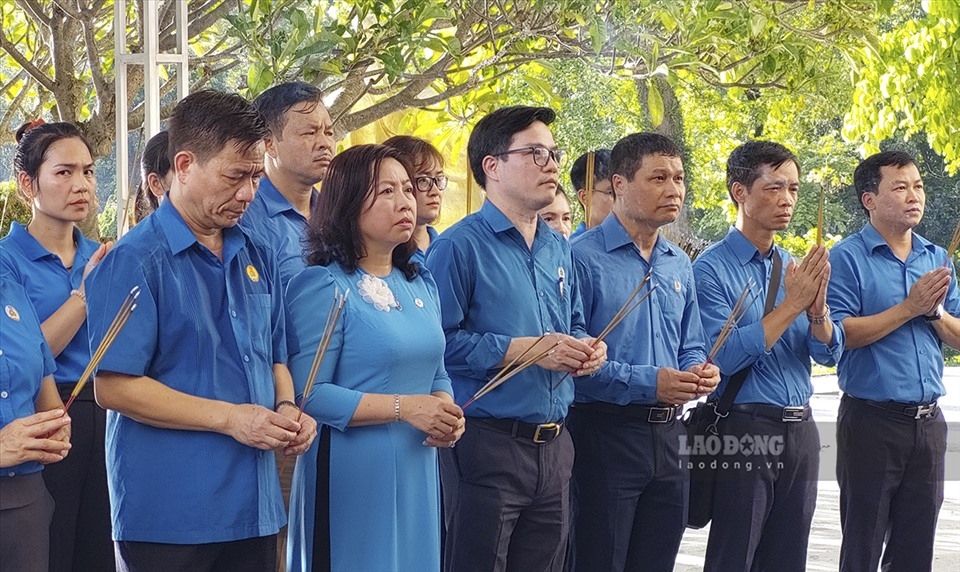 Tổng LĐLĐ Việt Nam tri ân các anh hùng, liệt sĩ tại tỉnh Điện Biên Tổng LĐLĐ Việt Nam tri ân các anh hùng, liệt sĩ tại tỉnh Điện Biên