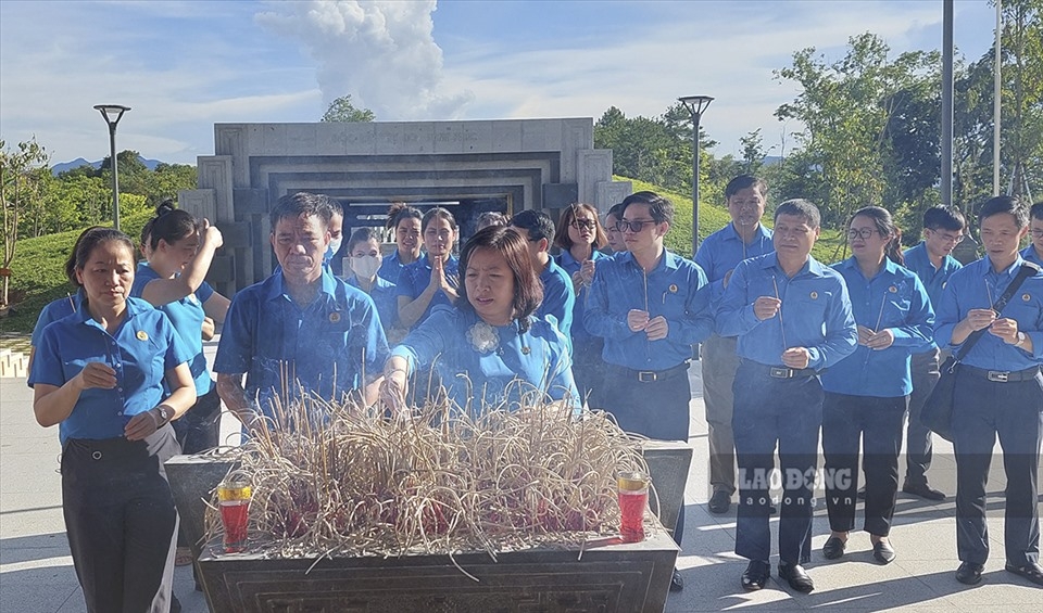 Tổng LĐLĐ Việt Nam tri ân các anh hùng, liệt sĩ tại tỉnh Điện Biên Tổng LĐLĐ Việt Nam tri ân các anh hùng, liệt sĩ tại tỉnh Điện Biên