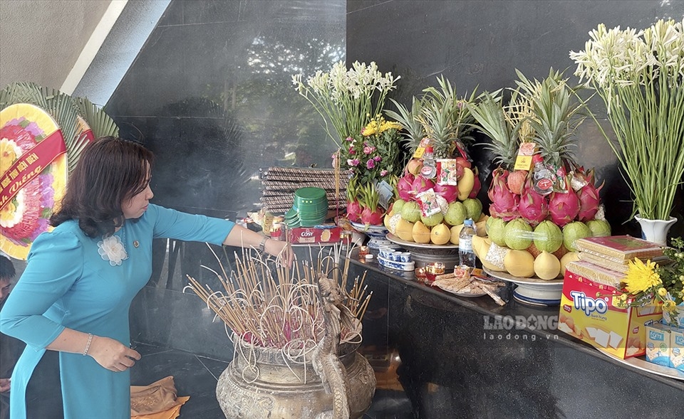 Tổng LĐLĐ Việt Nam tri ân các anh hùng, liệt sĩ tại tỉnh Điện Biên Tổng LĐLĐ Việt Nam tri ân các anh hùng, liệt sĩ tại tỉnh Điện Biên