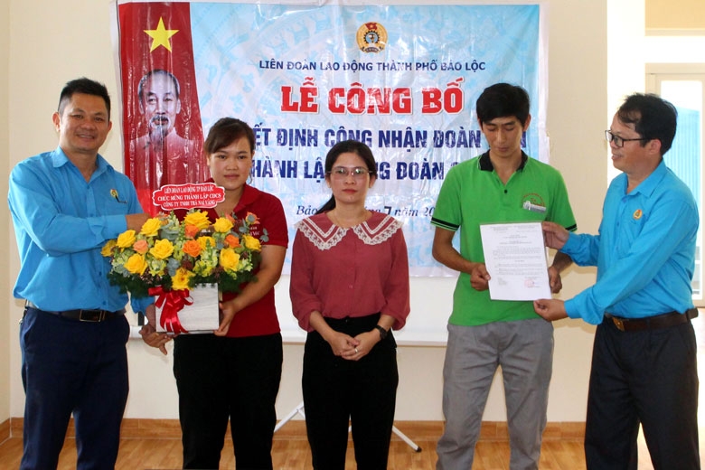Lâm Đồng: LĐLĐ TP.Bảo Lộc thành lập mới 2 CĐCS doanh nghiệp Lâm Đồng: LĐLĐ TP.Bảo Lộc thành lập mới 2 CĐCS doanh nghiệp