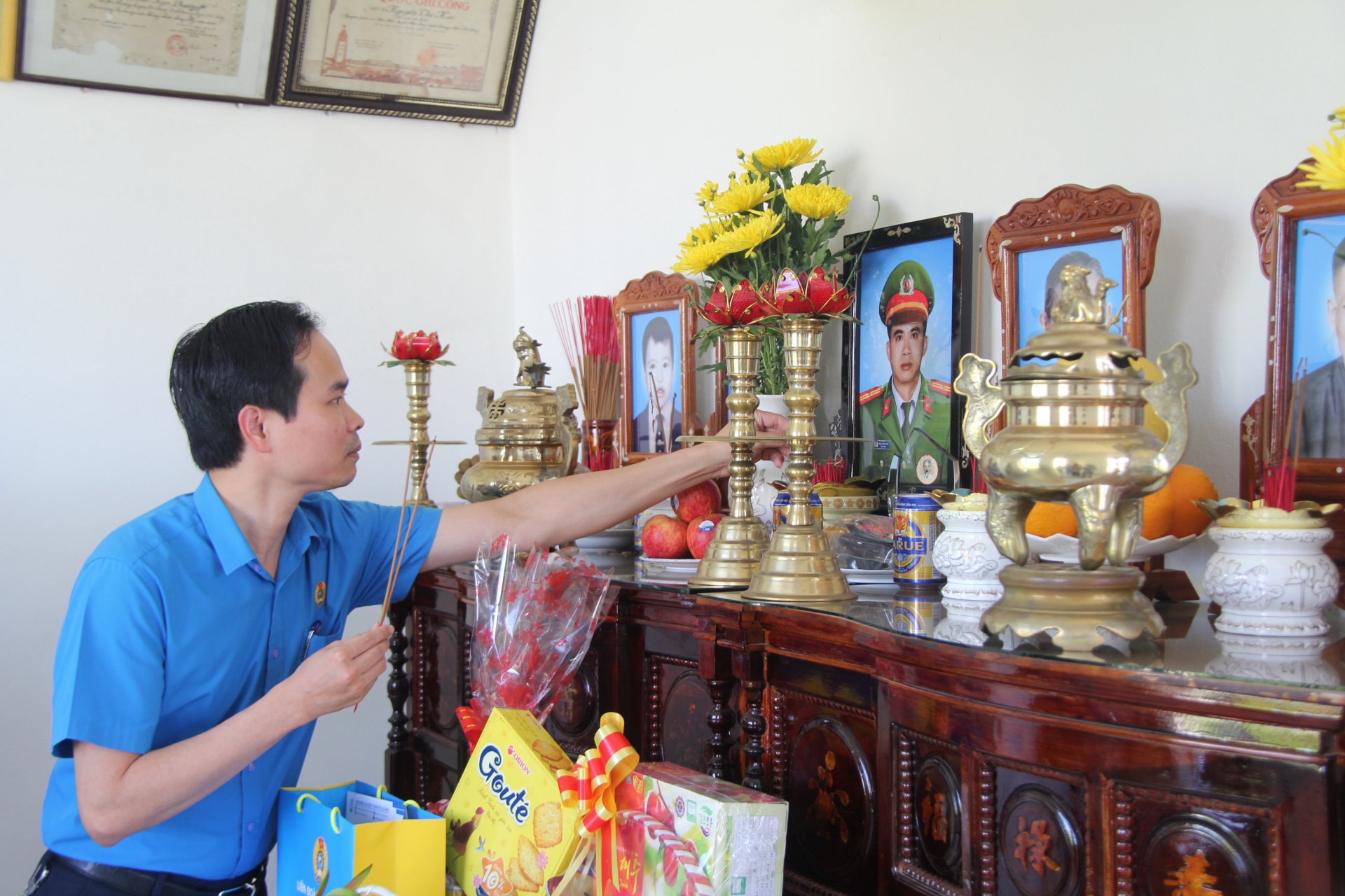 LĐLĐ TP Đà Nẵng thăm, tặng quà các gia đình chính sách