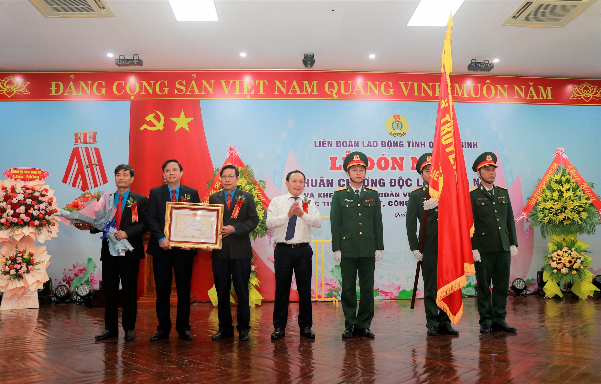 Công đoàn Quảng Bình: Nỗ lực đổi mới mạnh mẽ, xây dựng tổ chức vững mạnh Công đoàn Quảng Bình: Nỗ lực đổi mới mạnh mẽ, xây dựng tổ chức vững mạnh