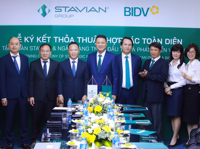 Đại diện lãnh đạo Tập đoàn Stavian và BIDV tại Lễ ký kết Thỏa thuận hợp tác toàn diện