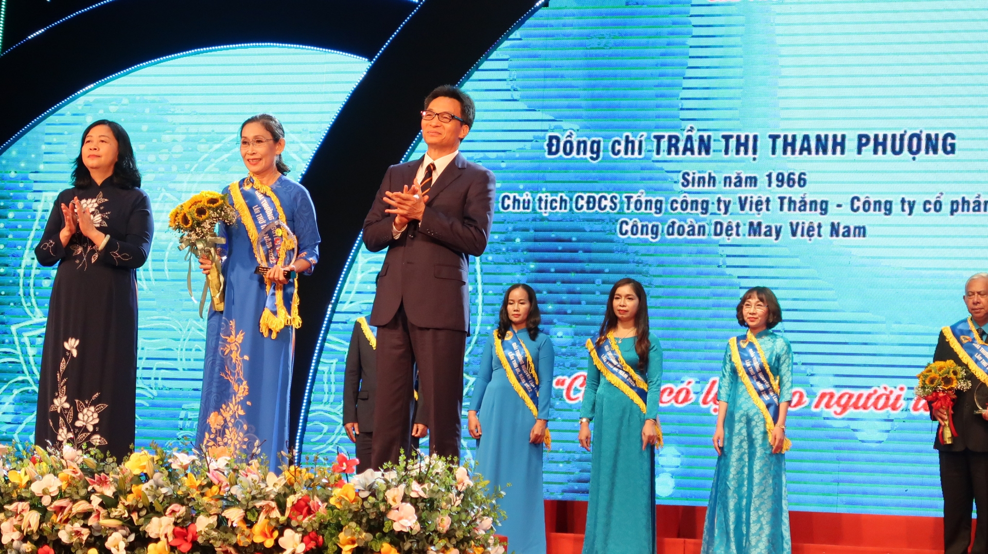 Ấn tượng Lễ trao tặng Giải thưởng Nguyễn Văn Linh lần thứ III Ấn tượng Lễ trao tặng Giải thưởng Nguyễn Văn Linh lần thứ III