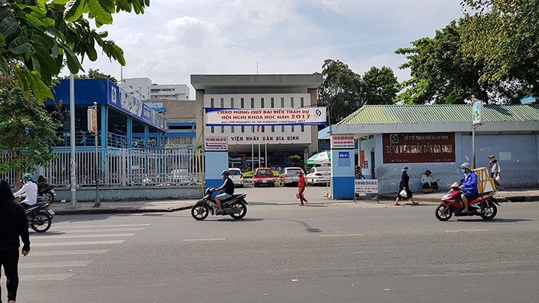 Một bác sĩ bị người nhà bệnh nhân hành hung khi làm nhiệm vụ