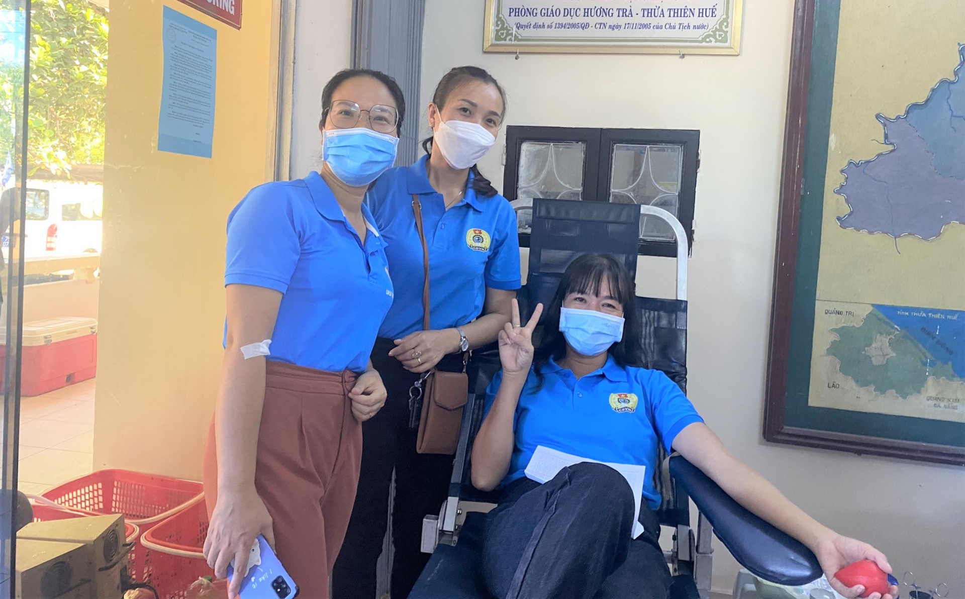 Đoàn viên Công đoàn Hương Trà chia sẻ giọt máu hồng, trao niềm hi vọng sống Đoàn viên Công đoàn Hương Trà chia sẻ giọt máu hồng, trao niềm hi vọng sống