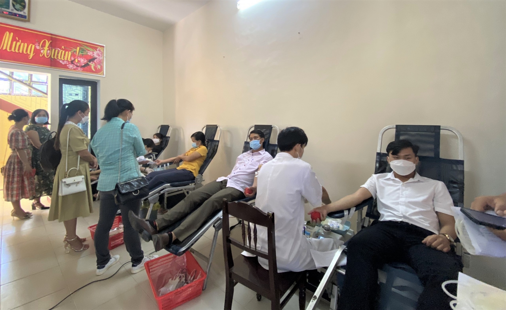 Đoàn viên Công đoàn Hương Trà chia sẻ giọt máu hồng, trao niềm hi vọng sống Đoàn viên Công đoàn Hương Trà chia sẻ giọt máu hồng, trao niềm hi vọng sống