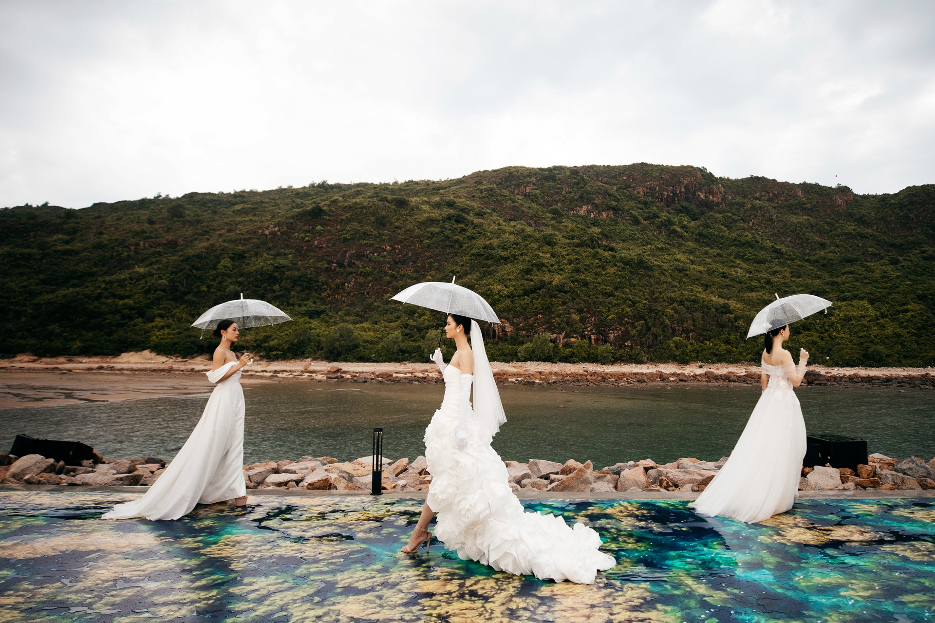 Chiêm ngưỡng sàn catwalk giữa biển độc đáo của Miss World Vietnam 2022 Chiêm ngưỡng sàn catwalk giữa biển độc đáo của Miss World Vietnam 2022