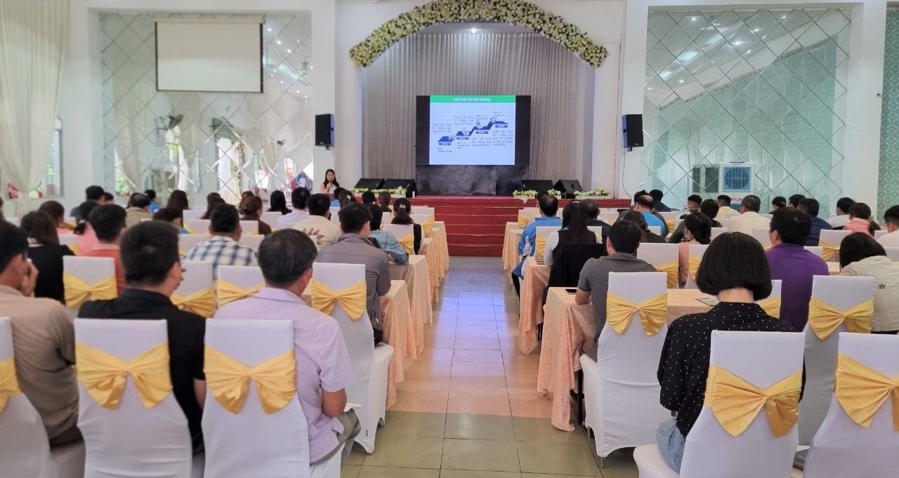Tổng LĐLĐ Việt Nam tập huấn về bảo vệ môi trường và ATVSLĐ