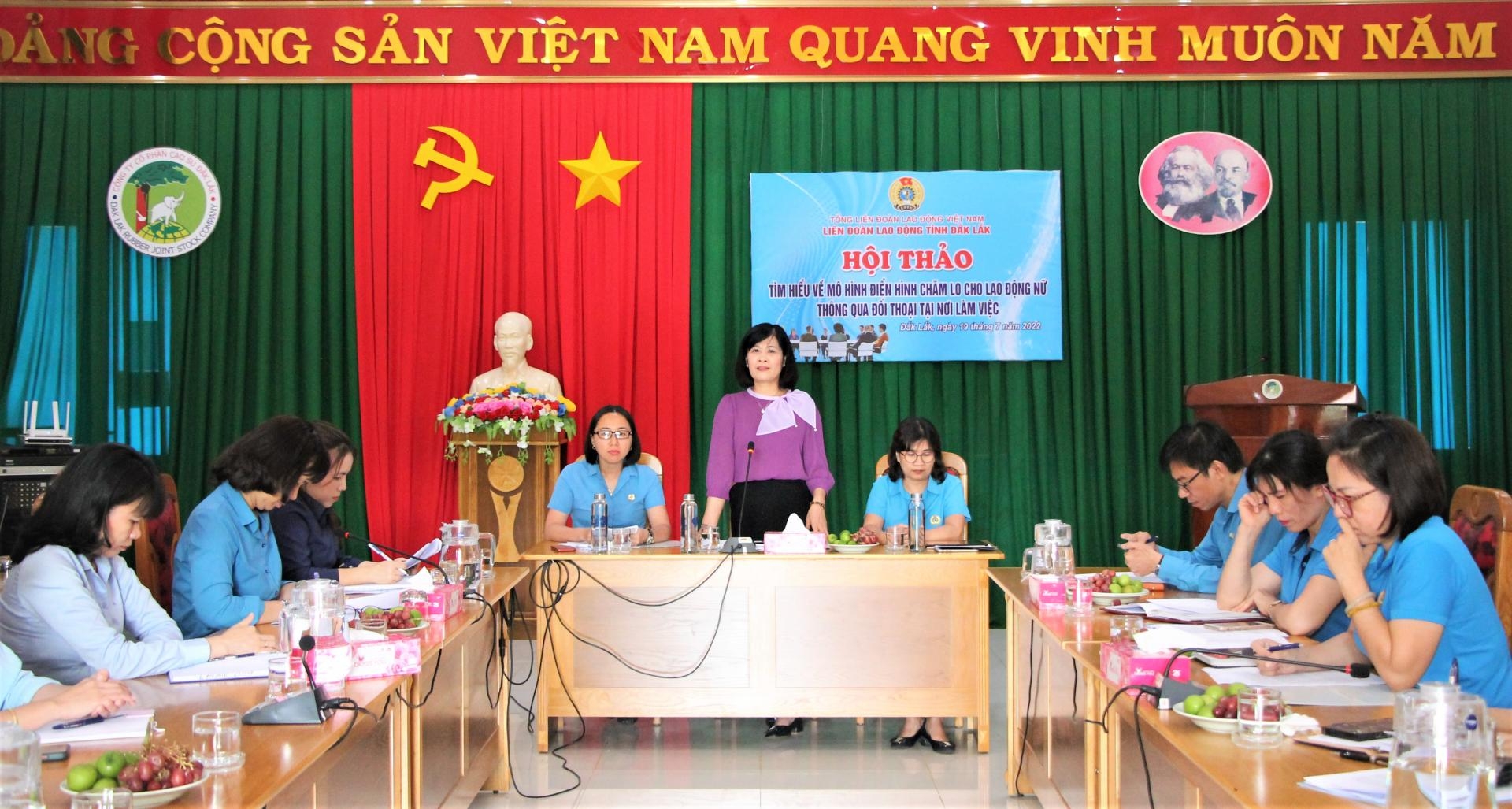 Công đoàn Đắk Lắk chú trọng bảo vệ quyền lợi, chăm lo cho lao động nữ Công đoàn Đắk Lắk chú trọng bảo vệ quyền lợi, chăm lo cho lao động nữ