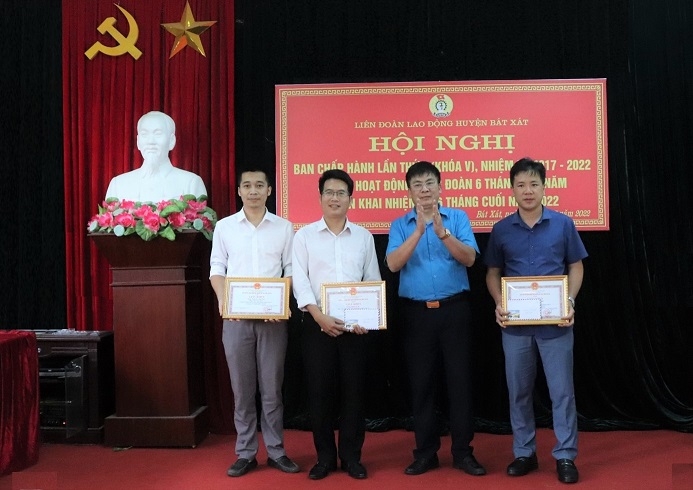 Gương tiêu biểu trong phong trào lao động giỏi, sáng tạo Gương tiêu biểu trong phong trào lao động giỏi, sáng tạo
