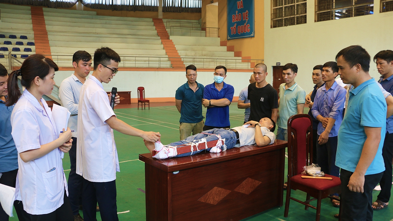 Than Mạo Khê huấn luyện ATVSLĐ chuyên đề “Kỹ năng sơ cấp cứu” Than Mạo Khê huấn luyện ATVSLĐ chuyên đề “Kỹ năng sơ cấp cứu”