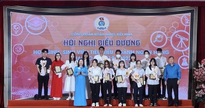 Công đoàn Ngân hàng Nhà Nước Việt Nam biểu dương học sinh, sinh viên tiêu biểu