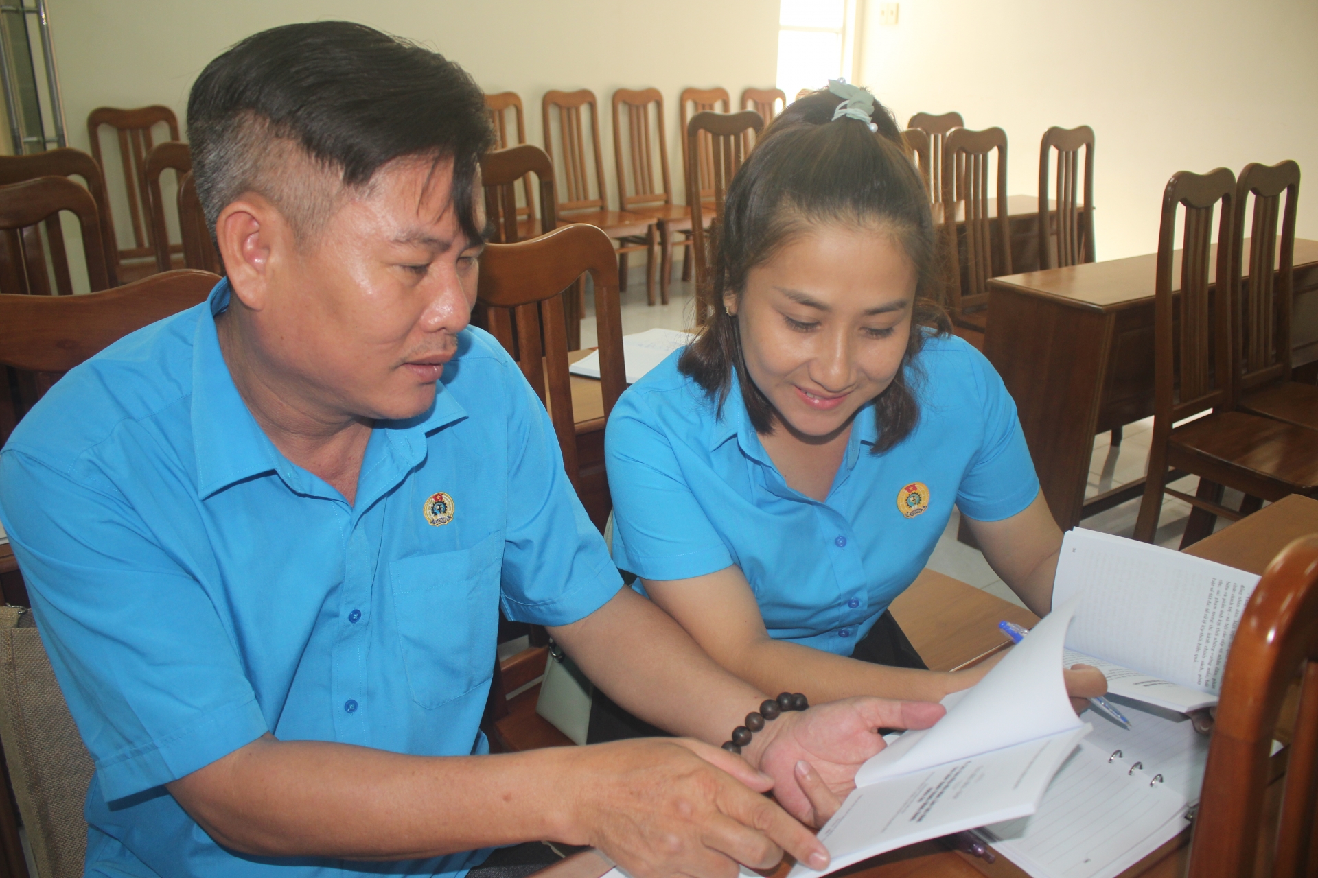 Cán bộ công đoàn Khánh Hòa tích cực đưa Nghị quyết của Đảng vào cuộc sống Cán bộ công đoàn Khánh Hòa tích cực đưa Nghị quyết của Đảng vào cuộc sống