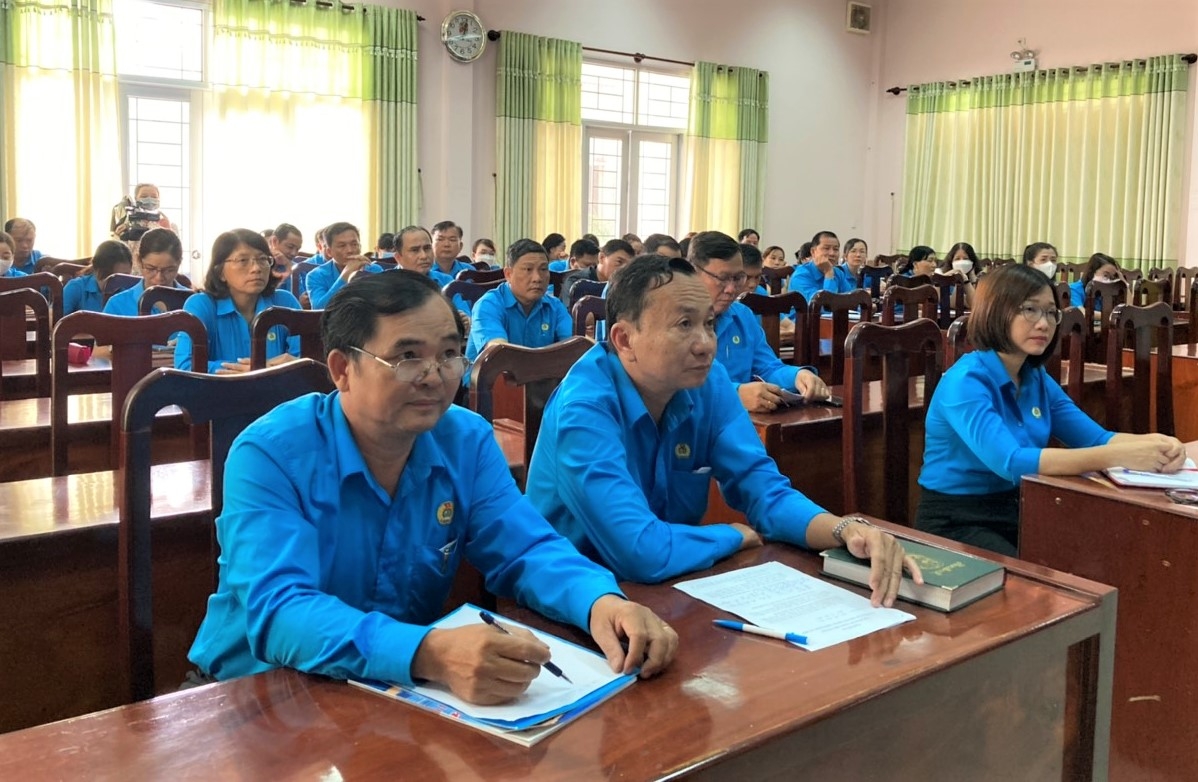 Long An:  Tập huấn nghiệp vụ báo chí, truyền thông cho hơn 60 cán bộ Công đoàn