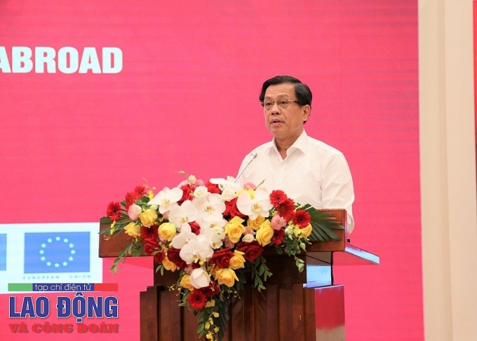 Bảo đảm quyền và lợi ích của lao động Việt Nam ở nước ngoài