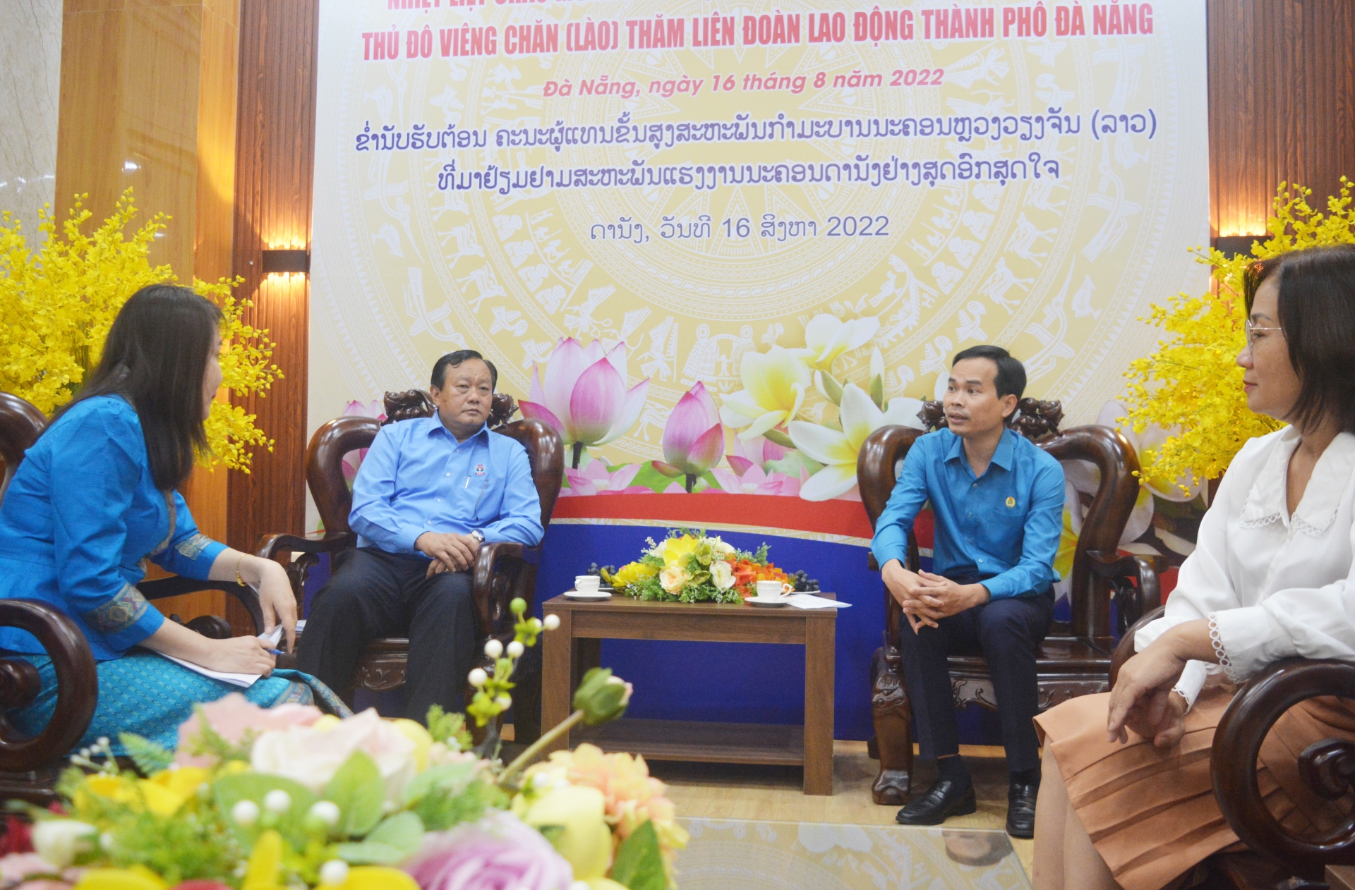 LHCĐ Thủ đô Viêng Chăn thăm và làm việc với LĐLĐ TP Đà Nẵng LHCĐ Thủ đô Viêng Chăn thăm và làm việc với LĐLĐ TP Đà Nẵng